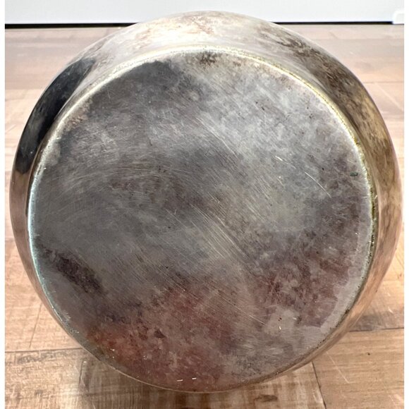 Silver-Plated Scalloped Basket With Twisted Handle - Picture 4 of 4